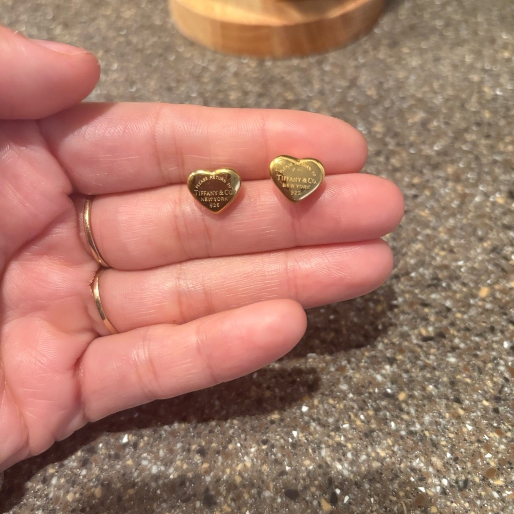 Tiffany and co Gold Heart Earrings GWP - Picture 2 of 5